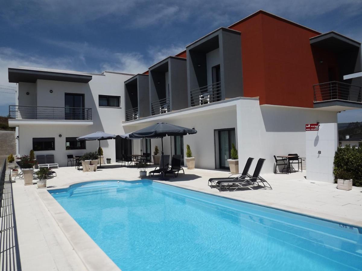Casa Ceedina Bed And Breakfast & Beauty Batalha Exterior foto