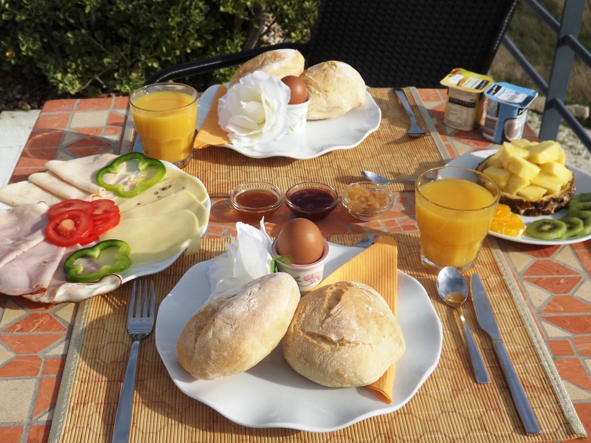 Casa Ceedina Bed And Breakfast & Beauty Batalha Exterior foto