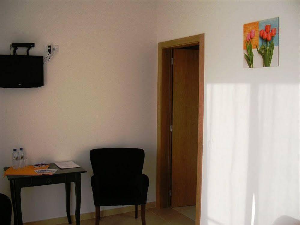 Casa Ceedina Bed And Breakfast & Beauty Batalha Exterior foto